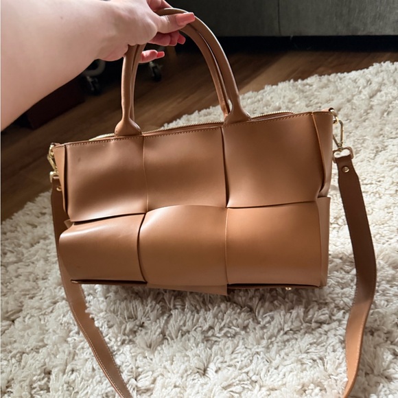 Chic Brown Woven Beautiful leather like stylish, high-end fashion Shoulder Bag - Picture 3 of 6